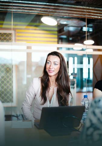 card-hire-and-move-mb-400x570